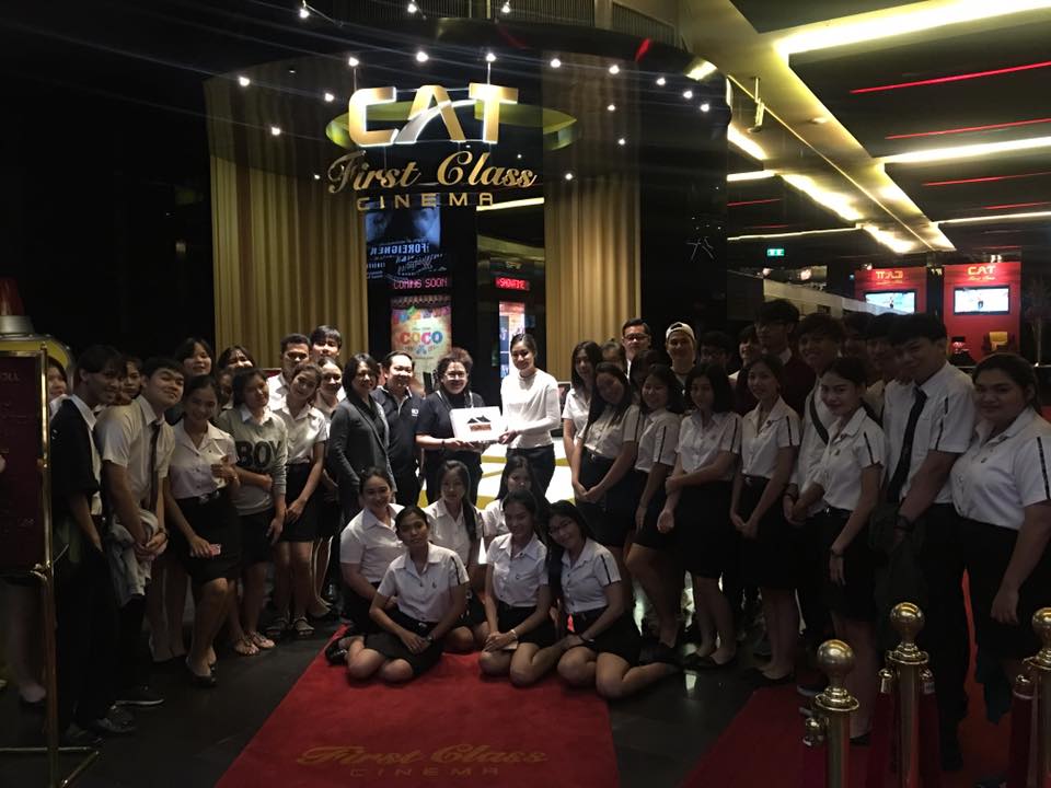 พานักศึกษาชมภาพยนต์สารคดี Walk With Me